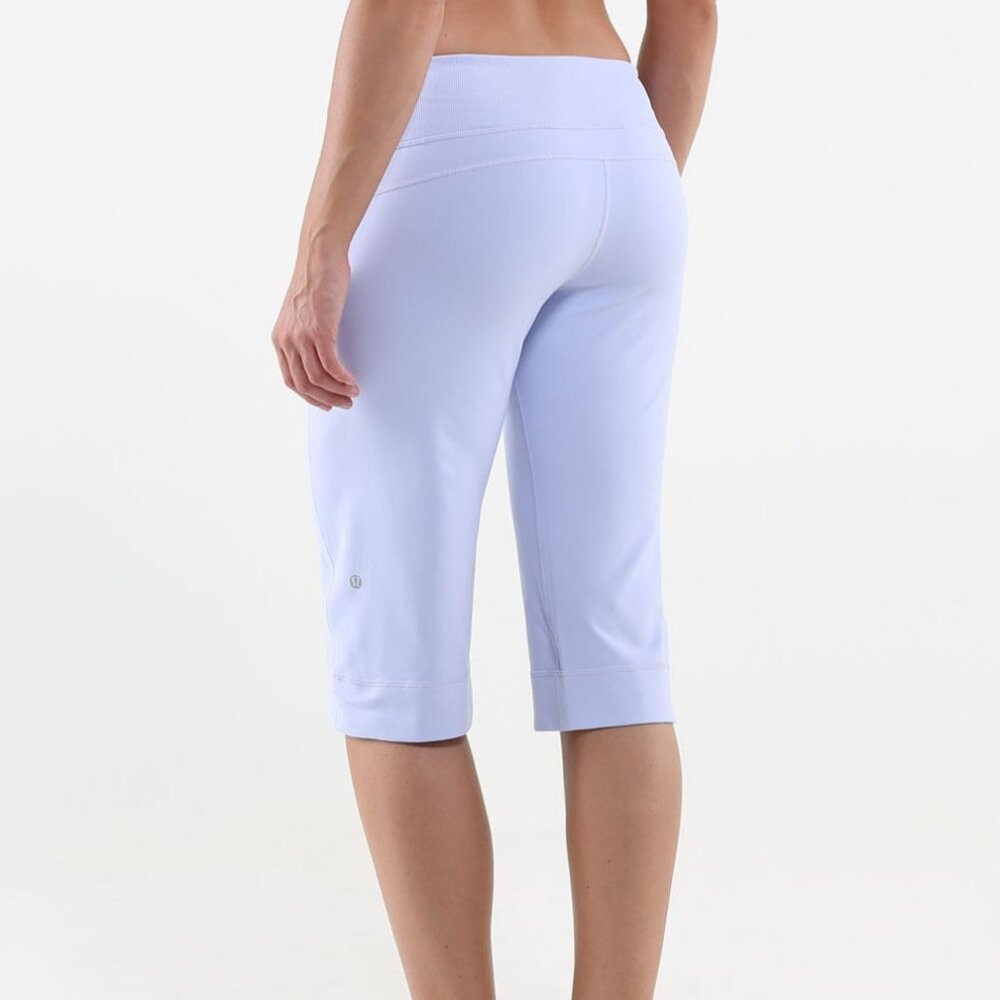 NWOT Lululemon Clam Digger II *Cool Breeze (US 8)